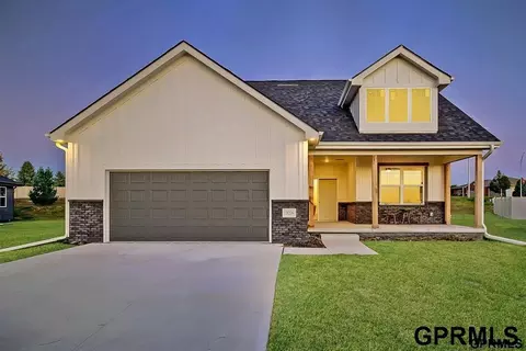 10209 S 180 Avenue Cir, Omaha, NE 68136