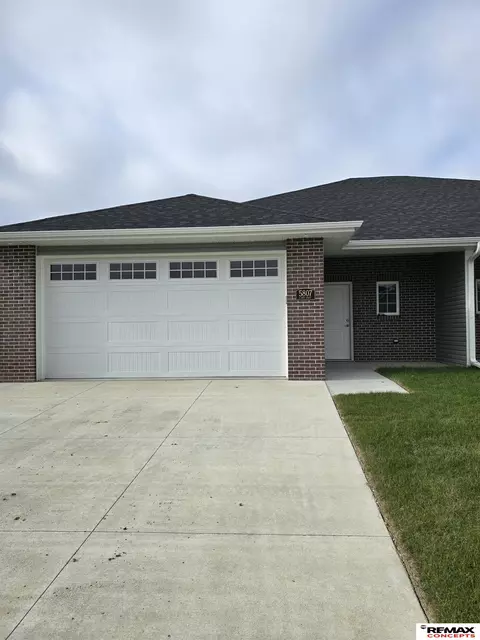 5807 S 94th St, Lincoln, NE 68526