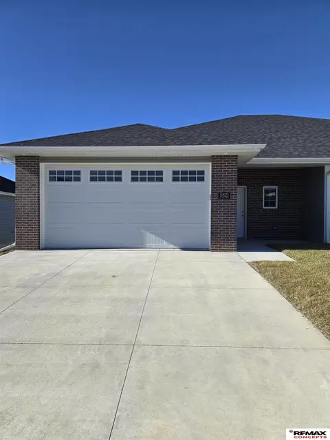 5821 S 94th St, Lincoln, NE 68526