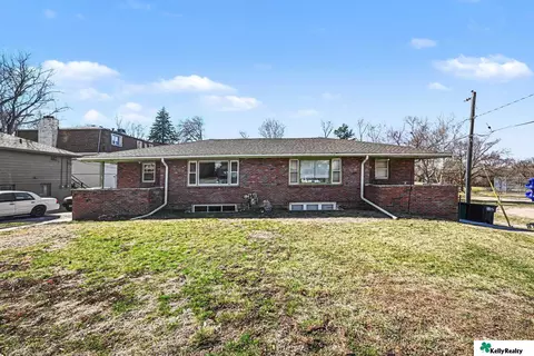 6708 S 48th St, Omaha, NE 68117