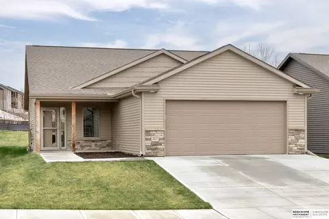 2617 Piney Creek Dr, Elkhorn, NE 68022