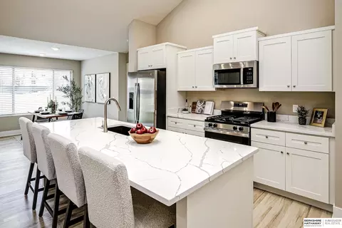 2617 Piney Creek Dr, Elkhorn, NE 68022