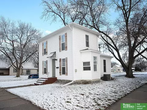558 W 7th St, York, NE 68467