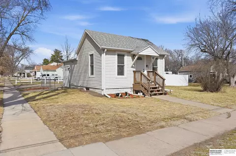 810 E 16th St, Fremont, NE 68025
