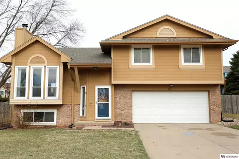 2412 Corn Dr, Papillion, NE 68046