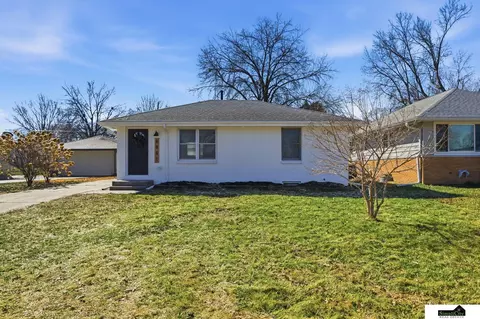 6861 Benton St, Lincoln, NE 68507