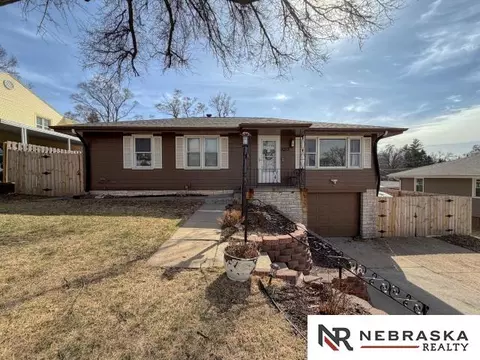 8313 Ruggles St, Omaha, NE 68134