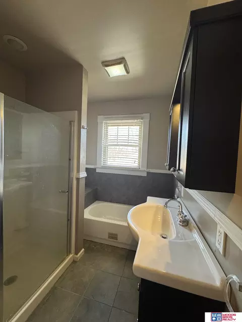 Bath - 800 N 12th St, Beatrice, NE 68310 photo 2 of 2