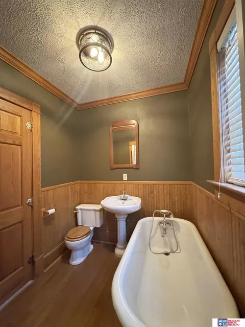 Bath - 800 N 12th St, Beatrice, NE 68310 photo 1 of 2