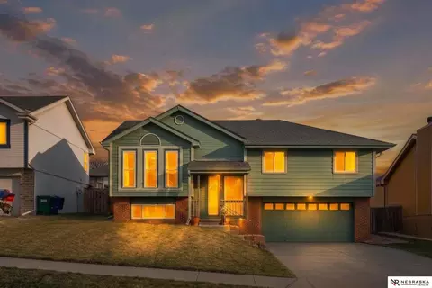 8403 Weber St, Omaha, NE 68122