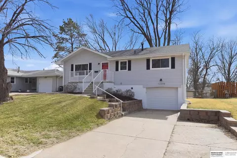 12235 Ohern St, Omaha, NE 68137