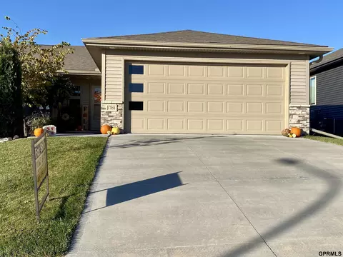 17058 Nicholas St, Omaha, NE 68118