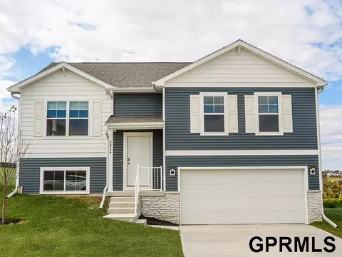 18625 Ogden St, Elkhorn, NE 68022