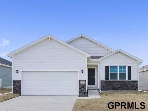 6678 Bluebell St, Papillion, NE 68133