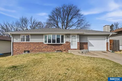 4017 Paxton Dr, Lincoln, NE 68521