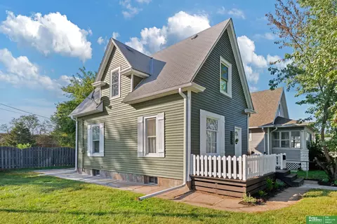 3704 N 19th St, Omaha, NE 68110