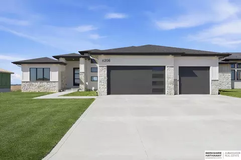 6208 N 209th St, Elkhorn, NE 68022