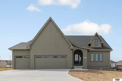 10212 S 180th Avenue Cir, Omaha, NE 68136