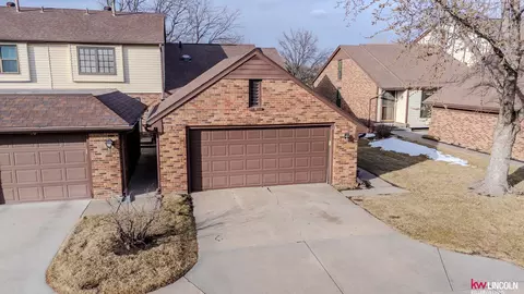7010 Shamrock Rd, Lincoln, NE 68506