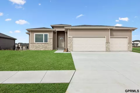 21108 Hartman Ave, Elkhorn, NE 68022