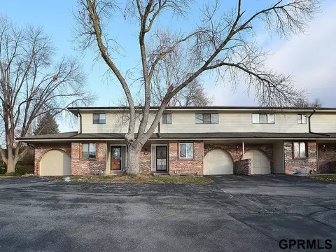 832 N 122 Ct, Omaha, NE 68154