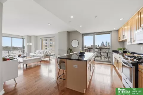 3201 Dodge Ct #5306, Omaha, NE 68131