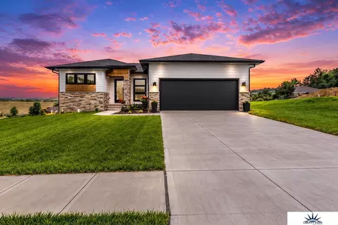 12164 S 114th Ave, Papillion, NE 68046