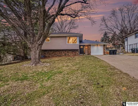 9546 Taylor St, Omaha, NE 68134