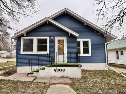 1303 6th St, Fairbury, NE 68352