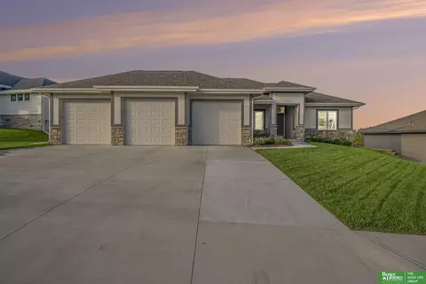 16061 Cw Hadan Dr, Bennington, NE 68007