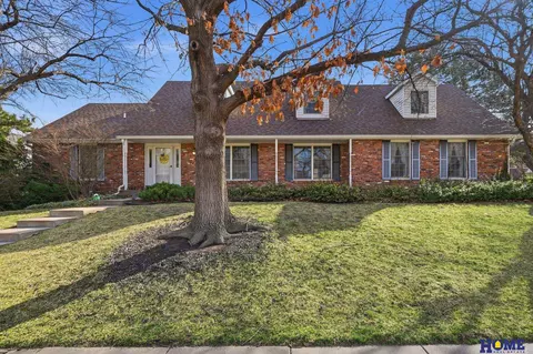 930 Evergreen Dr, Lincoln, NE 68510