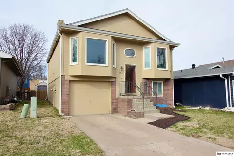7624 Serum Ave, Ralston, NE 68127