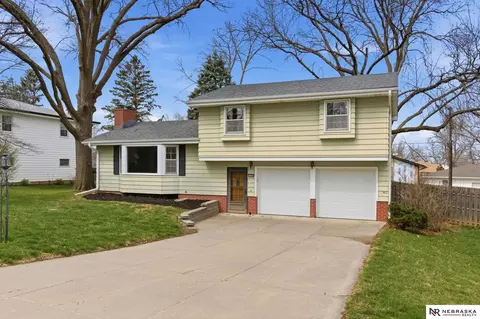 12206 Woolworth Ave, Omaha, NE 68144