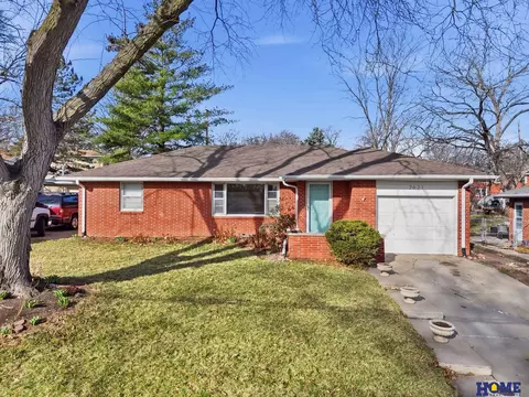2621 S 40th St, Lincoln, NE 68506