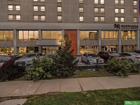 105 N 31 Ave #702, Omaha, NE 68131