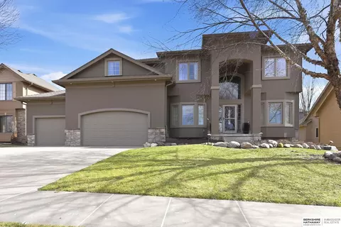 615 S 196th Ave, Elkhorn, NE 68022
