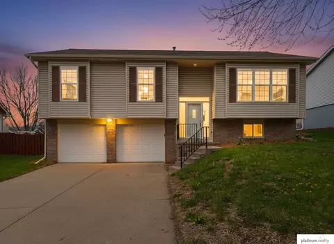 8818 N 82 Ave, Omaha, NE 68122