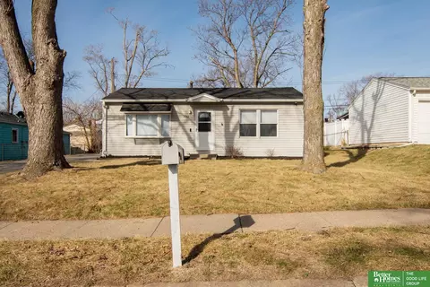 7352 La Vista Dr, La Vista, NE 68128