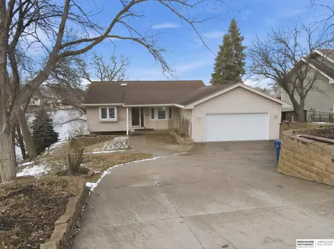 1104 Murray Pt, Plattsmouth, NE 68048