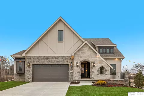 10306 Shepard St, Papillion, NE 68046