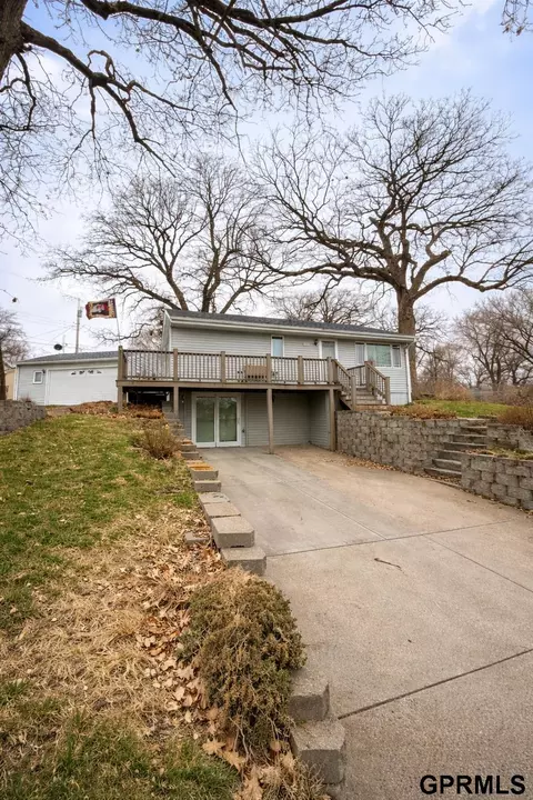 5208 Miller Ave, Ralston, NE 68127