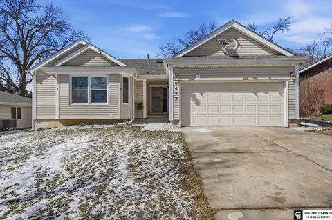 6433 Thunderbird Cir, Lincoln, NE 68512