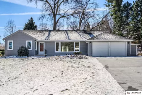 7805 Pierce Cir, Omaha, NE 68124