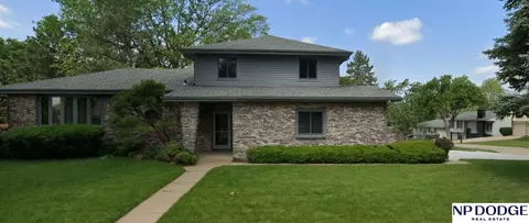 4929 Glenmorrie Dr, Omaha, NE 68157