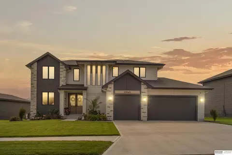 20545 Hartman Ave, Elkhorn, NE 68022