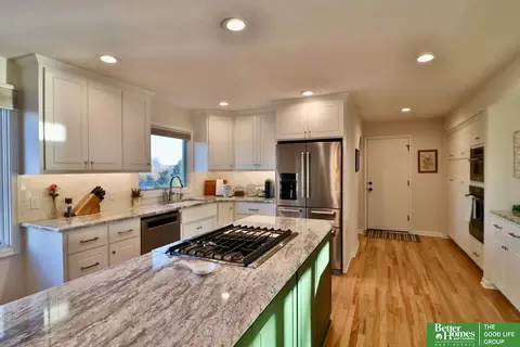 Kitchen - 9944 Devonshire Dr, Omaha, NE 68114 photo 4 of 10