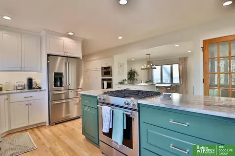 Kitchen - 9944 Devonshire Dr, Omaha, NE 68114 photo 3 of 10