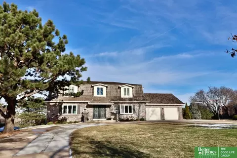 Exterior - 9944 Devonshire Dr, Omaha, NE 68114 photo 10 of 10
