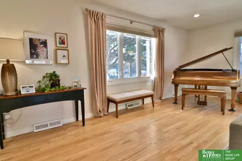 Living - 9944 Devonshire Dr, Omaha, NE 68114 photo 2 of 6