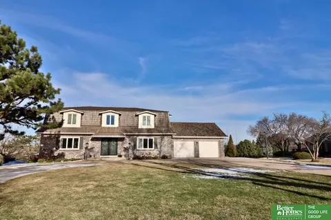 Exterior - 9944 Devonshire Dr, Omaha, NE 68114 photo 3 of 10